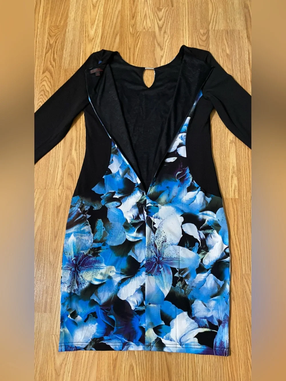 Sz M Rose Burg Blue Floral Dress with Black Side Panels - Picture 8 of 10
